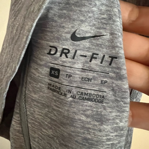 Nike Dri-Fit Women’s Tank Top, Size XS, Gray - Picture 3 of 4